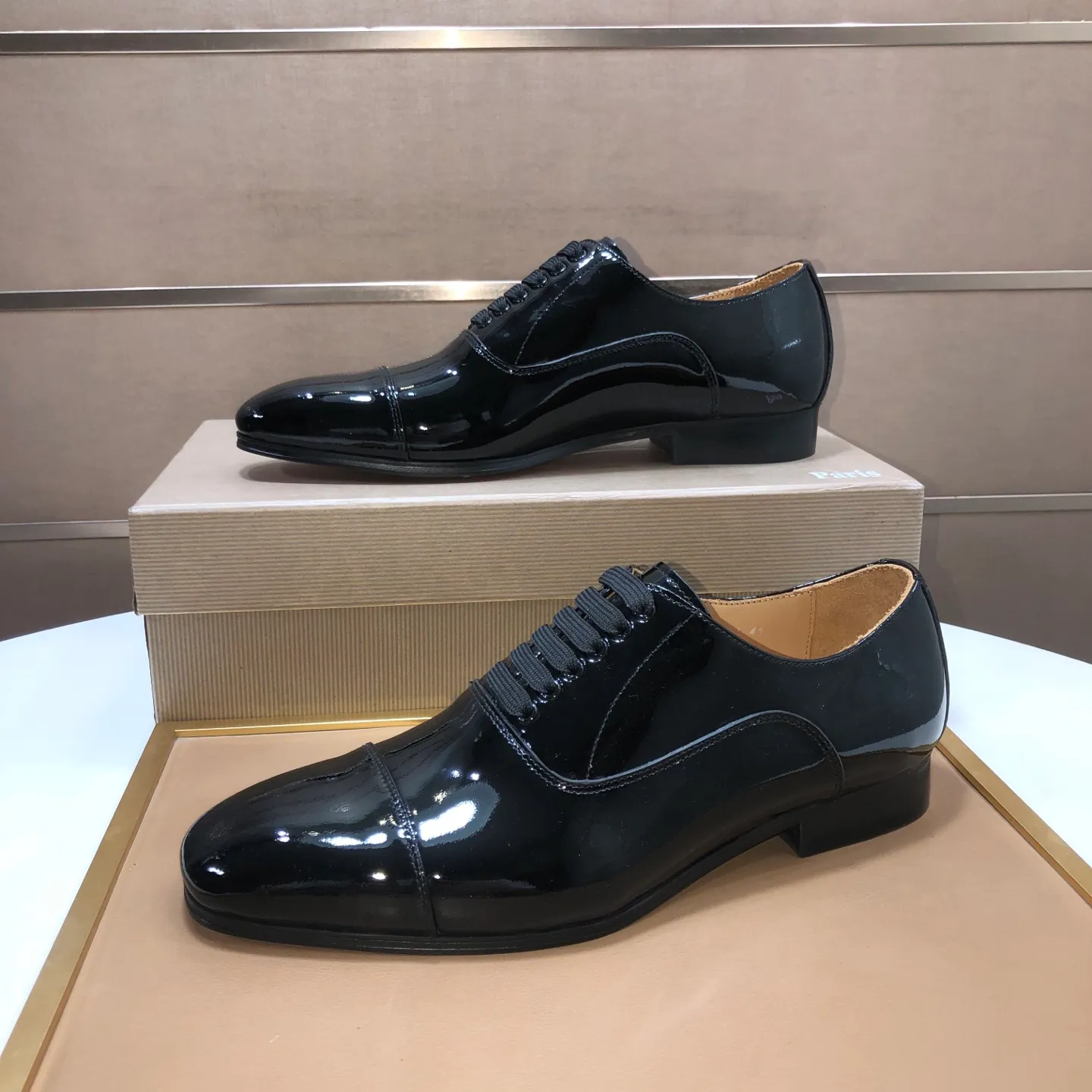 Men's shoes 💰620💰 [Chrstian Loubotin] Red-soled shoes 💋Original mold opening, the highest version on the market, purely handmade ❗️Imported rivets, imported high-end diamonds ➕The upper is made of imported cowhide, and the first layer of water-dyed cowhide lining! Original EU high-gloss outsole.38-44